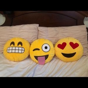 Emoji pillows! 😬😜😍